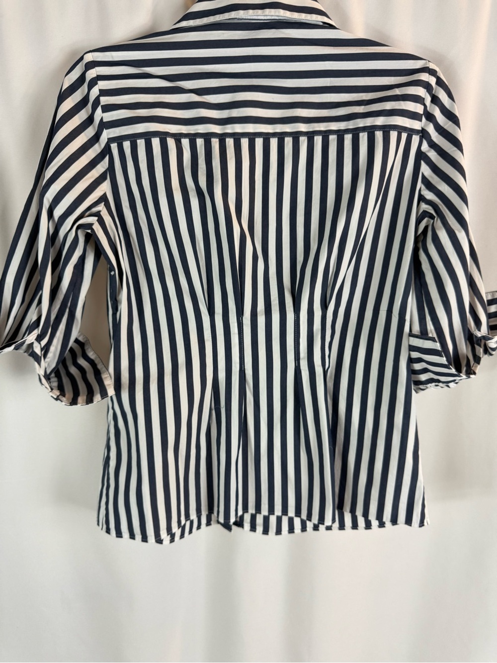 White House Black Market Navy & White Vertical-Stripe Button-Down size:6 - Picture 14 of 15